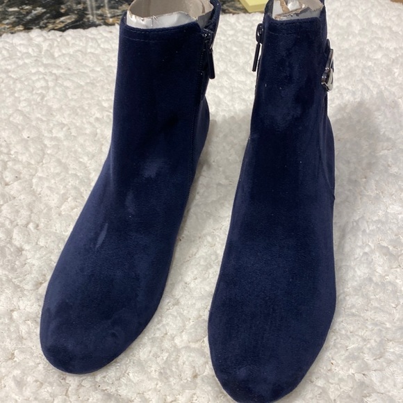 MPO womens NEW suede solid dark blue zipper size 8.5 - Picture 1 of 7